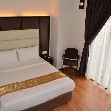 Hotel Grand Baron Taiping Bagian luar foto