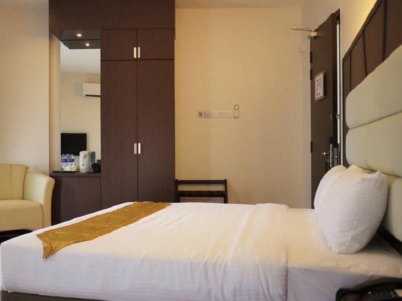 Hotel Grand Baron Taiping Bagian luar foto