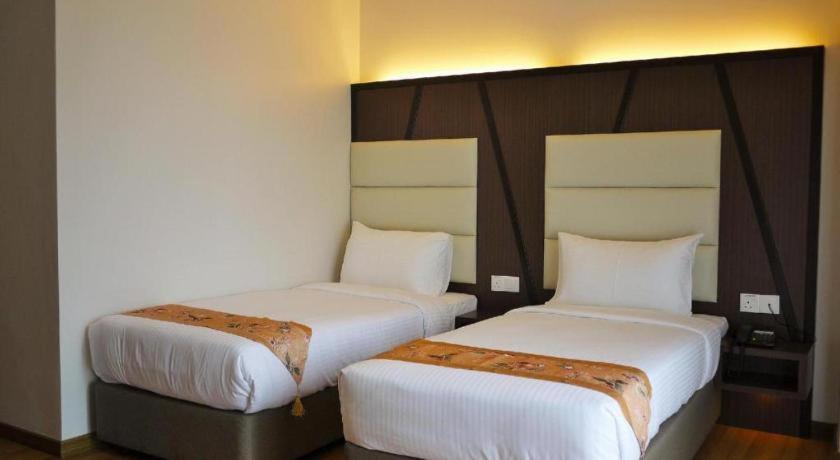 Hotel Grand Baron Taiping Bagian luar foto