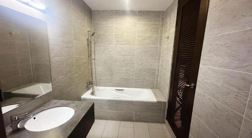 Hotel Grand Baron Taiping Bagian luar foto