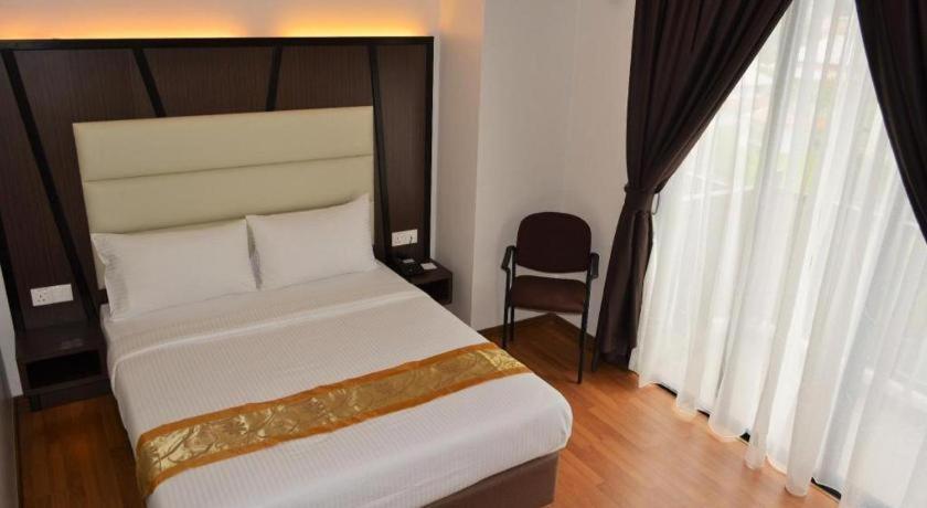 Hotel Grand Baron Taiping Bagian luar foto