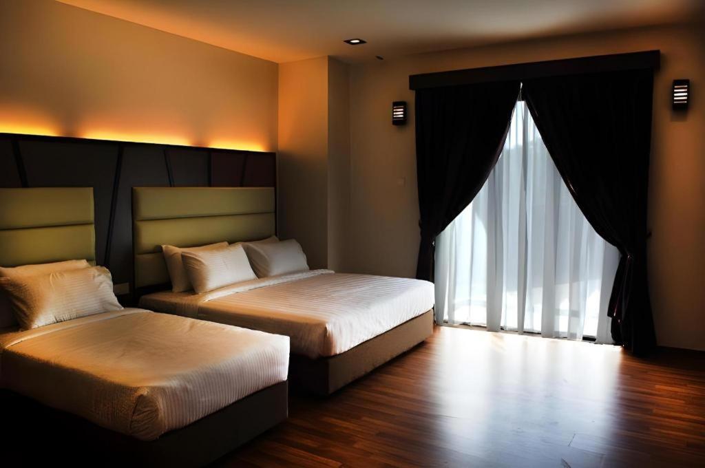 Hotel Grand Baron Taiping Bagian luar foto