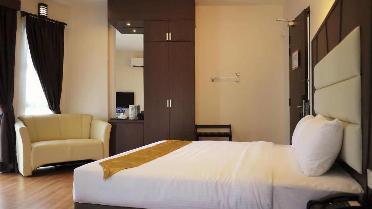 Hotel Grand Baron Taiping Bagian luar foto